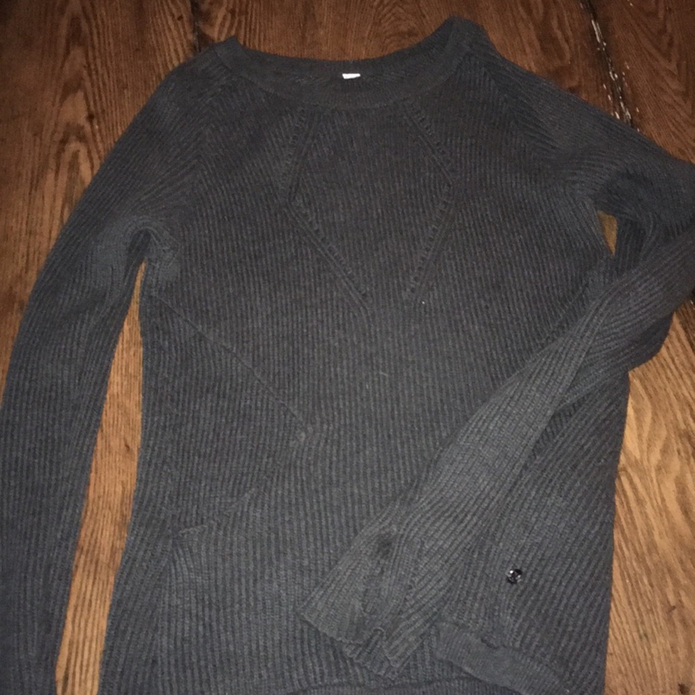 Lululemon sweater size 8.